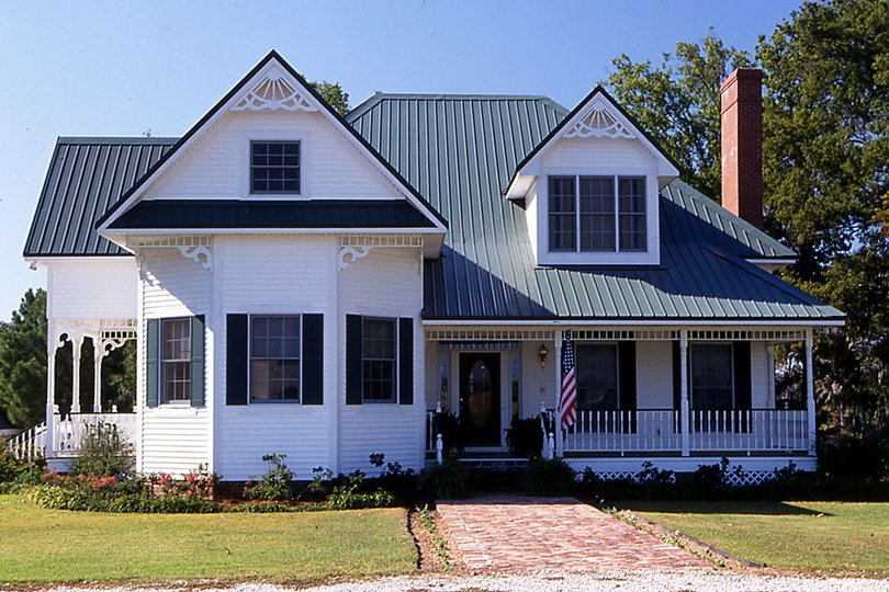 Professionally-installed-metal-roof